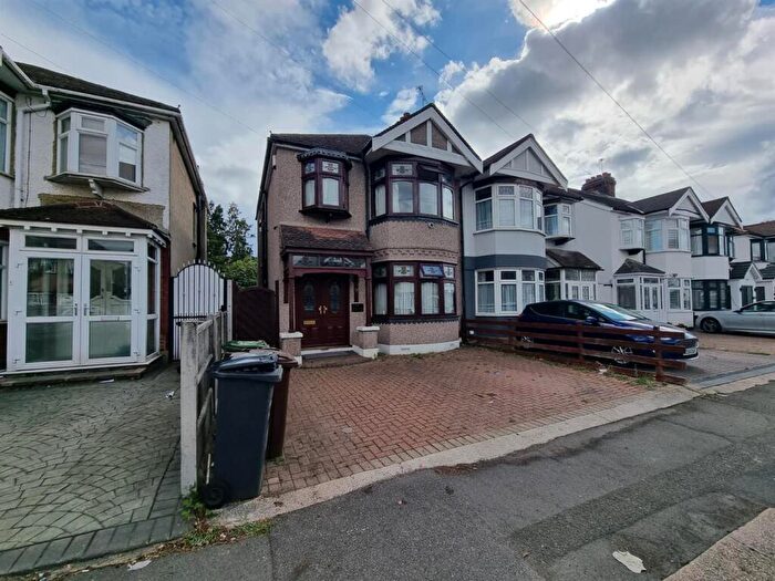 3 Bedroom End Of Terrace House For Sale In Pemberton Gardens, Romford, RM6