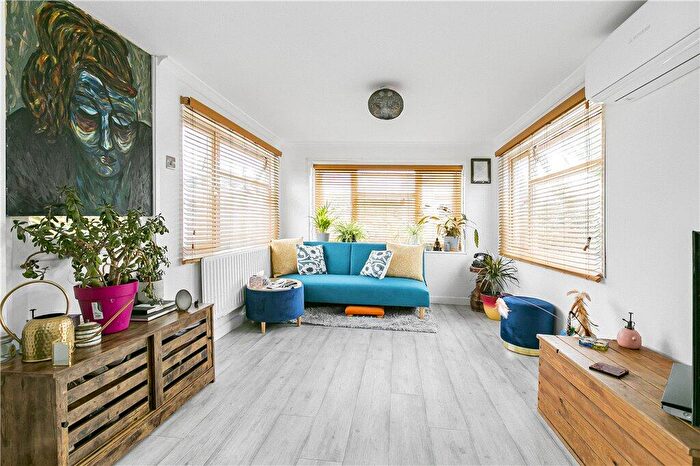 1 Bedroom Bungalow For Sale In Bourne Avenue, Penton Park, Chertsey, Surrey, KT16
