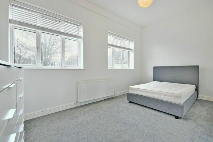 2 Bedroom Flat To Rent In Rotherhithe New Road, Surrey Quays, SE16