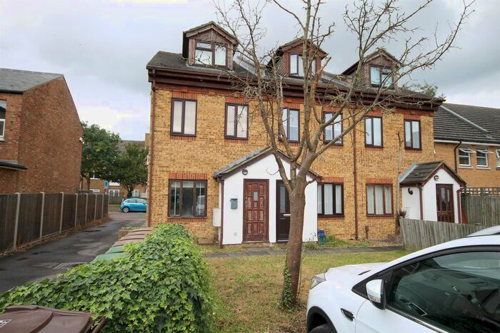 1 Bedroom Flat To Rent In Wolseley Road, Mitcham Junction, Mitcham, CR4