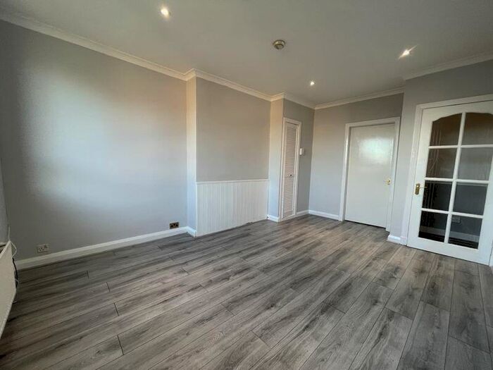 3 Bedroom Flat To Rent In Broomyknowe Drive, Deans, Livingston, EH54