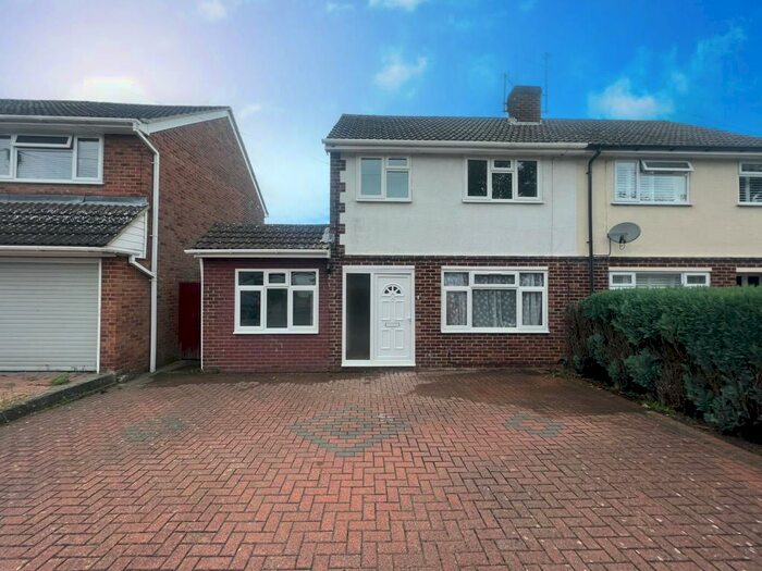 3 Bedroom House To Rent In Loggon Road, Basingstoke, RG21