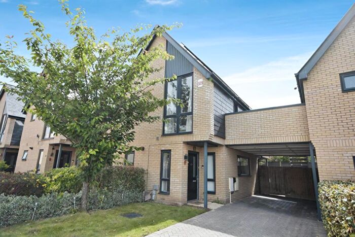 3 Bedroom Detached House For Sale In Brassie Wood, Chelmsford, CM3