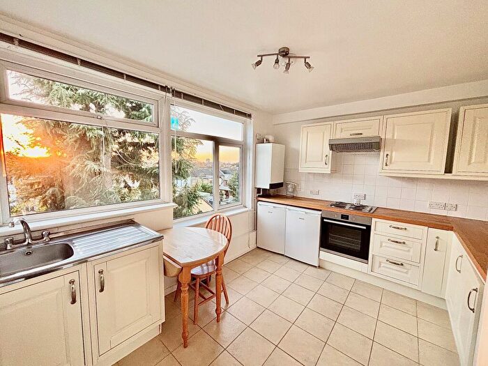 2 Bedroom Flat To Rent In Woodhouse Road, Leytonstone, E11