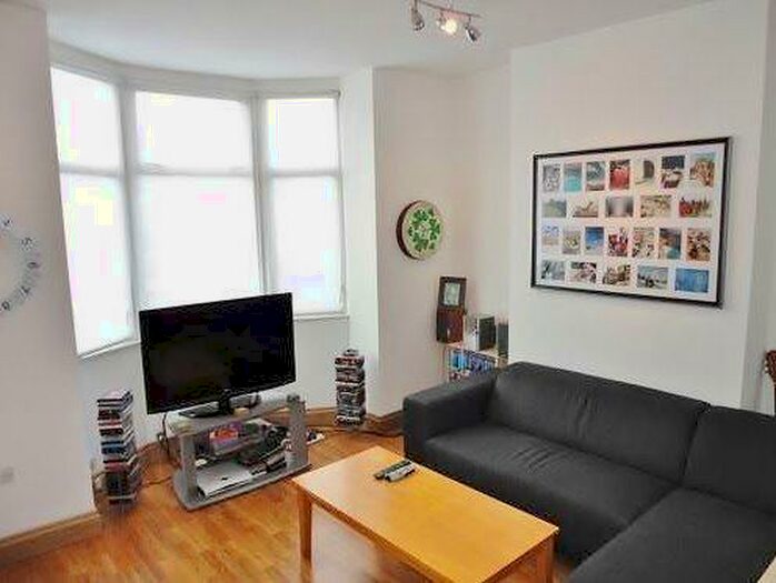2 Bedroom Flat To Rent In Kitchener Road, East Finchley, N2