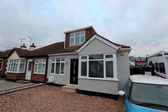 3 Bedroom Chalet To Rent In North Crescent, Southend-On-Sea, SS2