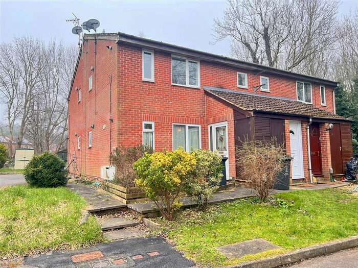 1 Bedroom Maisonette To Rent In Burnett Close, Haydon Wick, Swindon, SN2