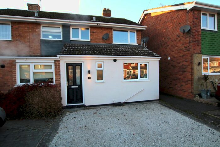 3 Bedroom Semi-Detached House To Rent In Linden Road, Burton-On-Trent, DE13