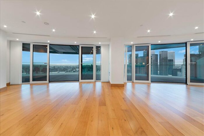 3 Bedroom Apartment To Rent In Arena Tower, Canary Wharf, London, E14