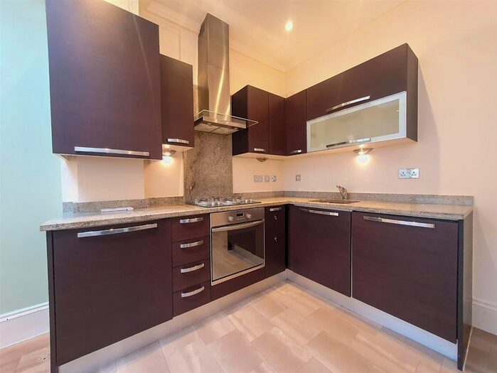 Studio To Rent In Hornsey Road, London, N19