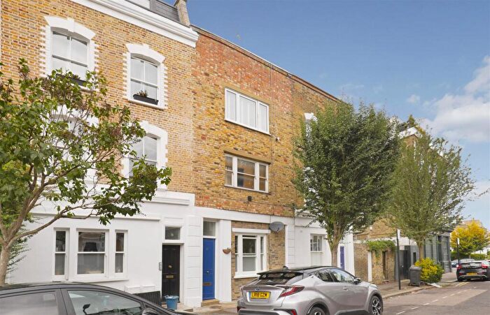 3 Bedroom Maisonette To Rent In Winston Road, Stoke Newington, N16