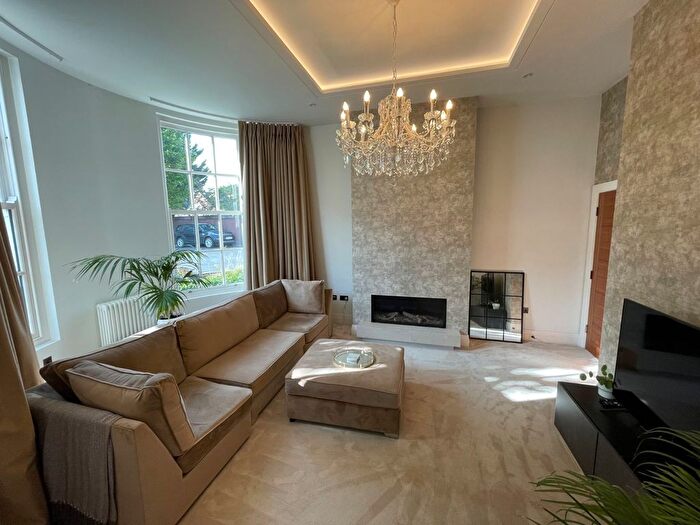 2 Bedroom Flat To Rent In Dee Hills Park, Chester, Cheshire, CH3