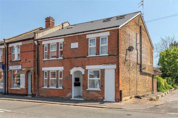 1 Bedroom Apartment To Rent In Chertsey, KT16