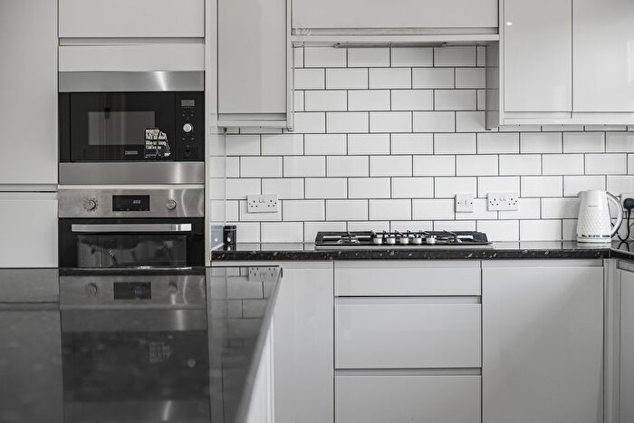 5 Bedroom Semi-detached House For Sale In Coniston Road, Bromley, BR1