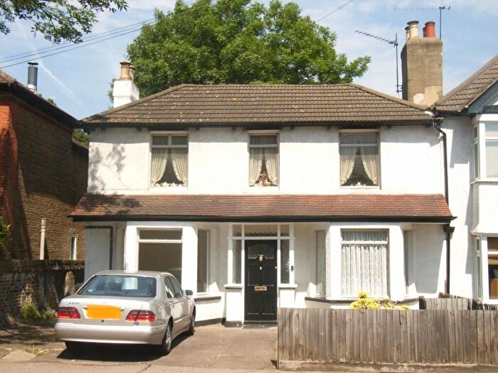 2 Bedroom Maisonette To Rent In Crescent Road, Brentwood, Essex, CM14