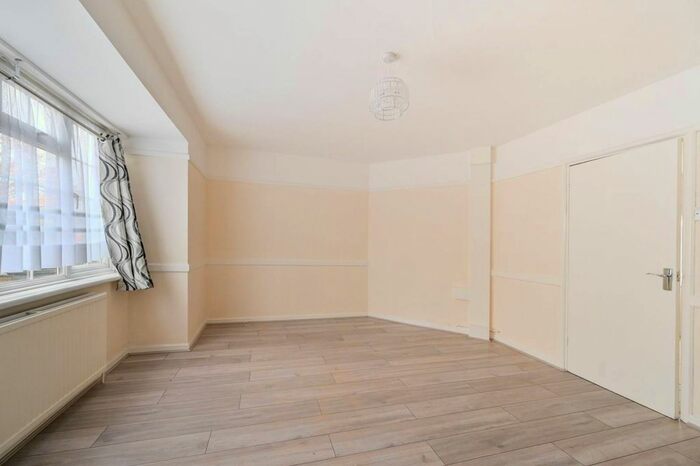 3 Bedroom Property To Rent In White Hart Lane, Tottenham, London N17