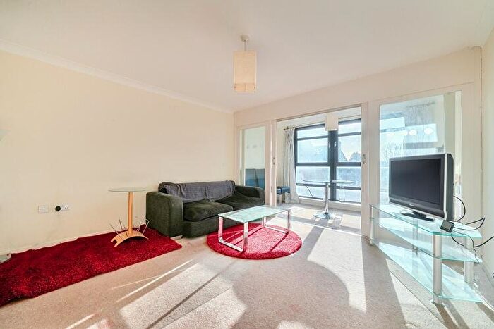 2 Bedroom Flat For Sale In Kennet Street, Reading, Berkshire, RG1