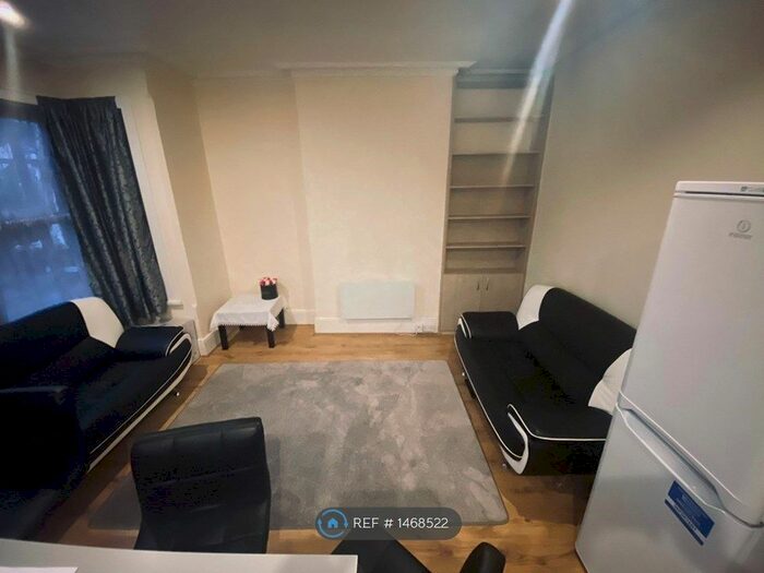 2 Bedroom Flat To Rent In Spencer Road, Harrow Weald, HA3