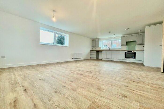 3 Bedroom Flat To Rent In Canterbury Street, Gillingham, ME7
