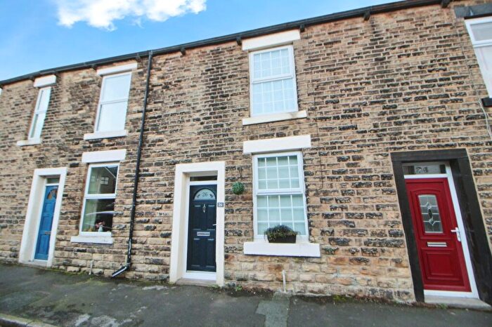 2 Bedroom Terraced House For Sale In King Street, Glossop, Derbyshire, SK13