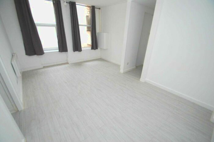 1 Bedroom Flat To Rent In Totnes Road, Paignton, TQ4