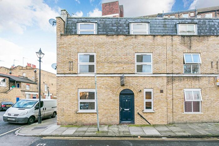 4 Bedroom End Of Terrace House To Rent In Summercourt Road, E3