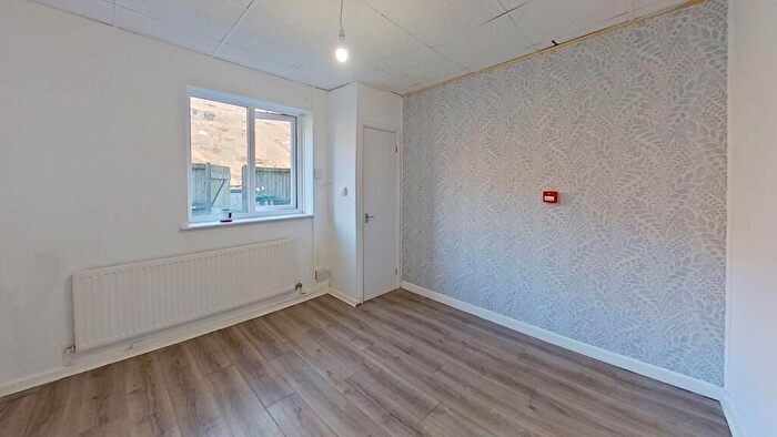 1 Bedroom Flat For Sale In Flat East Court, East Road, Tylerstown, Ferndale, Mid Glamorgan, CF43