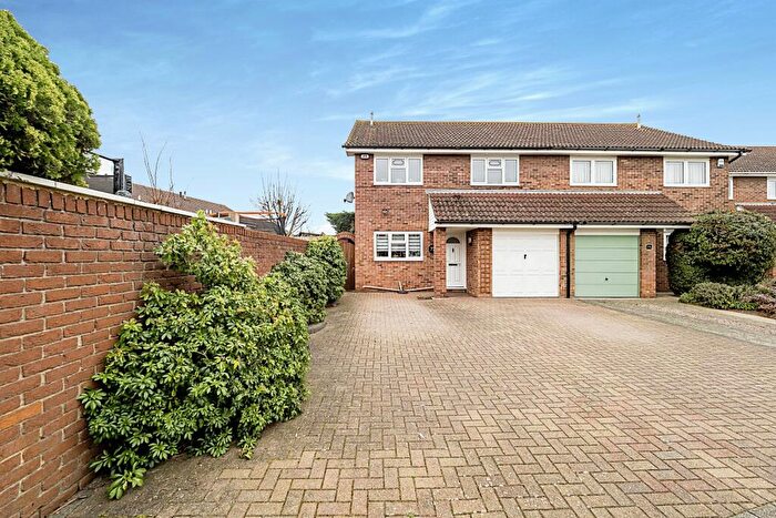 4 Bedroom Semi Detached House For Sale In Ilfracombe Crescent, Hornchurch, RM12