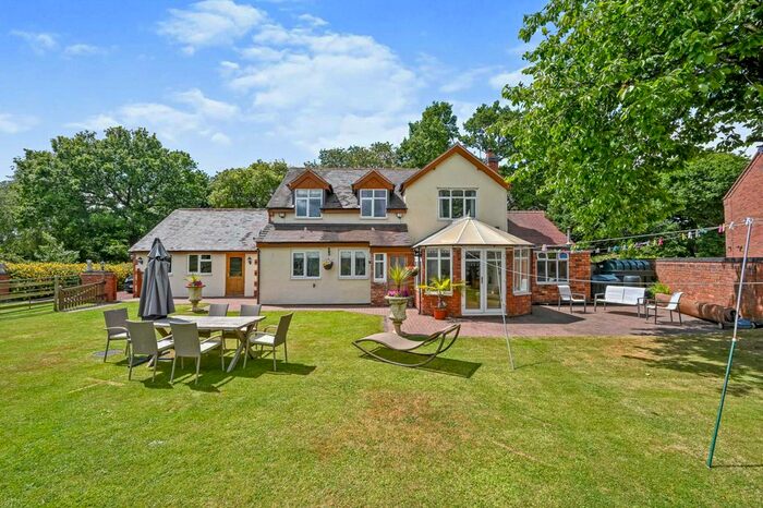 4 Bedroom Detached House For Sale In Stable Lane, Calf Heath, Wolverhampton, WV10