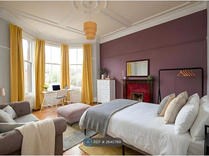 3 Bedroom Flat To Rent In Clarence Drive, Glasgow, G12