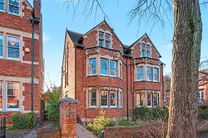 4 Bedroom Semi Detached House For Sale In Polstead Road, Central North Oxford, OX2