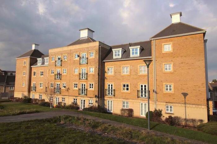 2 Bedroom Flat To Rent In Sandpiper Close, Greenhithe, DA9