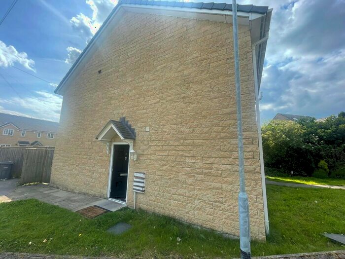 3 Bedroom House To Rent In Rooley Croft, BD6