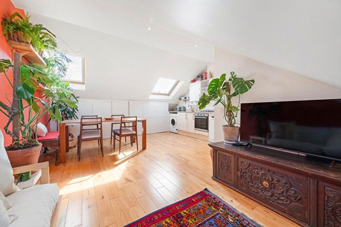 1 Bedroom Flat For Sale In Leander Road, SW2