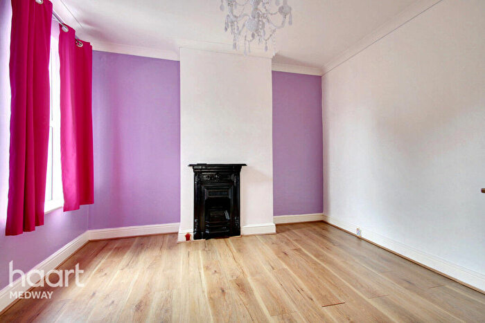 3 Bedroom End Of Terrace House For Sale In Mill Road, Rochester, ME2