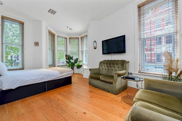 1 Bedroom Flat To Rent In Charing Cross Road, London, WC2H