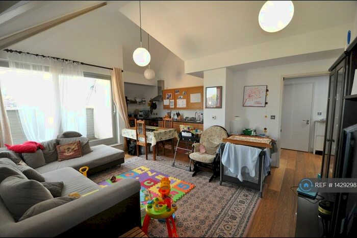 2 Bedroom Penthouse To Rent In Schoolhouse Yard, London, SE18