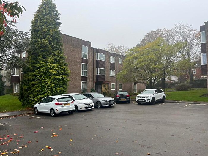 2 Bedroom Apartment To Rent In Park Villa Court, Leeds, LS8