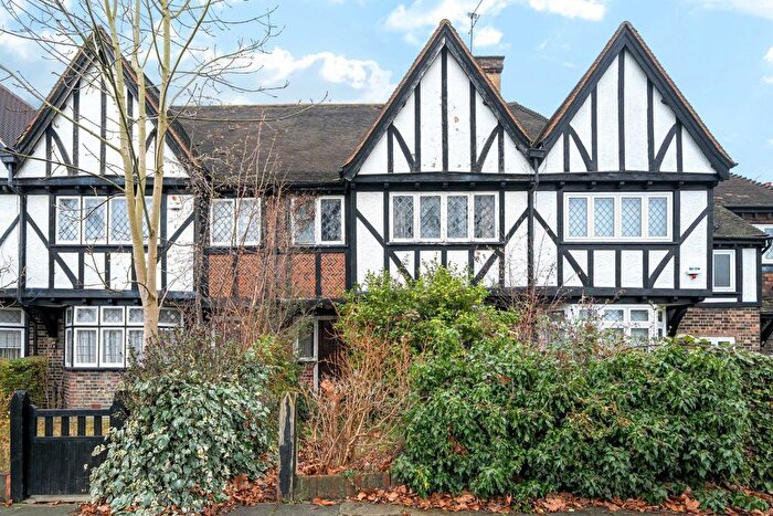 4 Bedroom Terraced House For Sale In Queens Drive, Acton, London, W3
