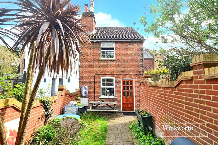 3 Bedroom Semi Detached House For Sale In Malden Road, Cheam, Sutton, SM3