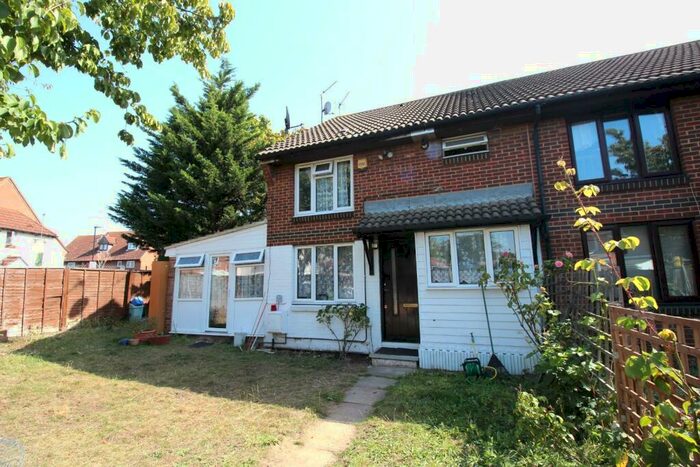 2 Bedroom Semi-Detached House To Rent In Oulton Close, London, SE28