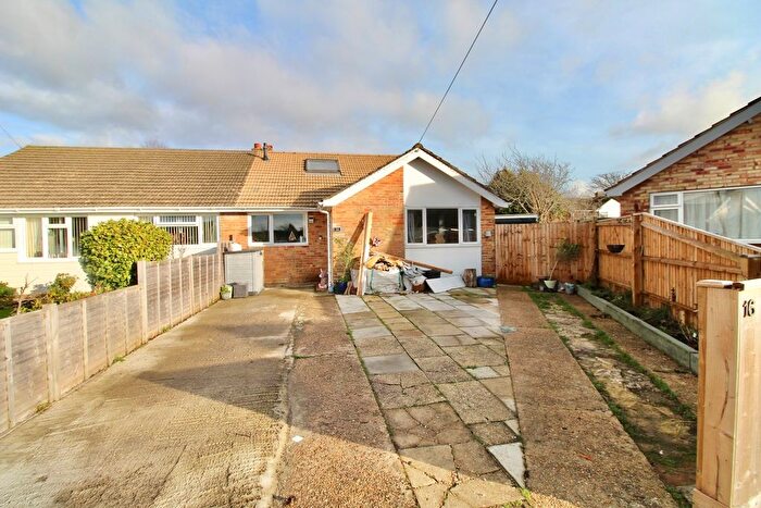 4 Bedroom Bungalow For Sale In Firtree Crescent, Hordle, Lymington, SO41