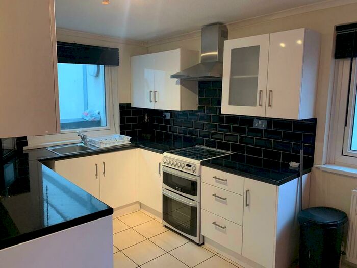 1 Bedroom Flat To Rent In Winchester House, Merchant Street, Bow, Mile End, London, E3