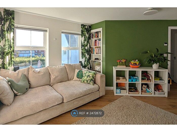 2 Bedroom Flat To Rent In Cambridge Way, Cullompton, EX15