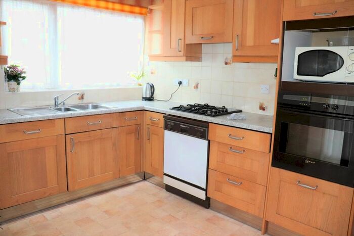 3 Bedroom Bungalow To Rent In Woodhill Crescent, Kenton, HA3