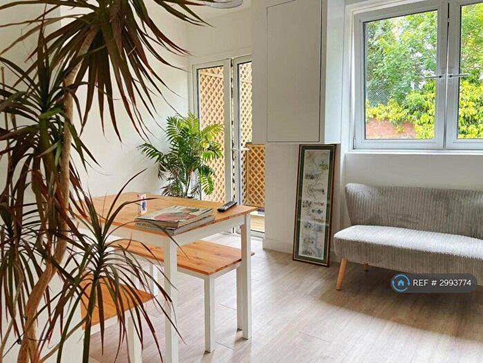 4 Bedroom Flat To Rent In Canary Wharf, London, E14