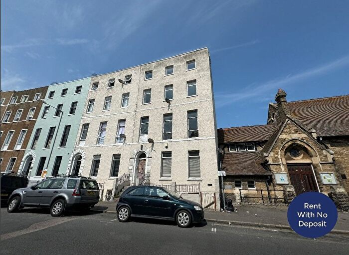 3 Bedroom Flat To Rent In Union Crescent, Margate, Kent, CT9