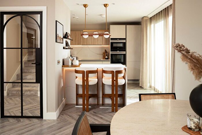 3 Bedroom Penthouse For Sale In Castle Wharf, M15