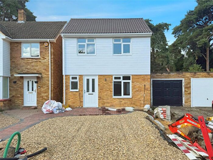 2 Bedroom Detached House For Sale In Shaftesbury Close, Bracknell, Berkshire, RG12