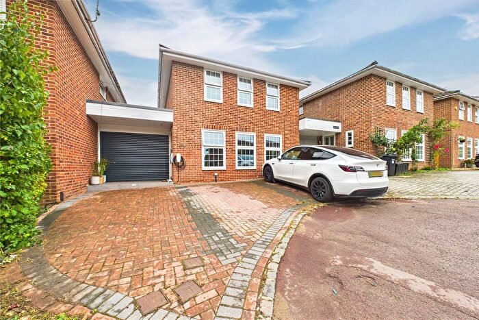 4 Bedroom Link Detached House To Rent In Woosehill Lane, Wokingham, Berkshire, RG41
